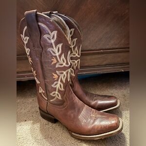 Circle G square toed cowboy boots